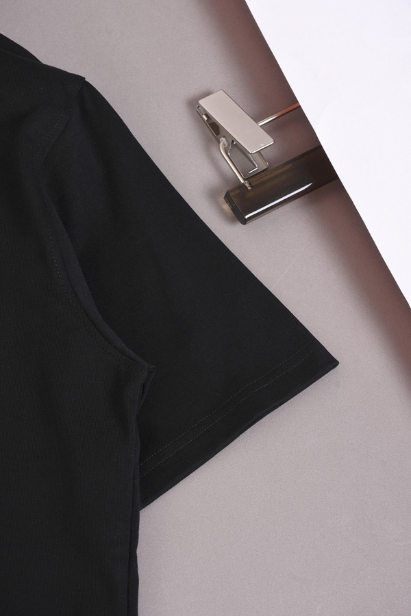 ブランドTシャツ側面デザイン